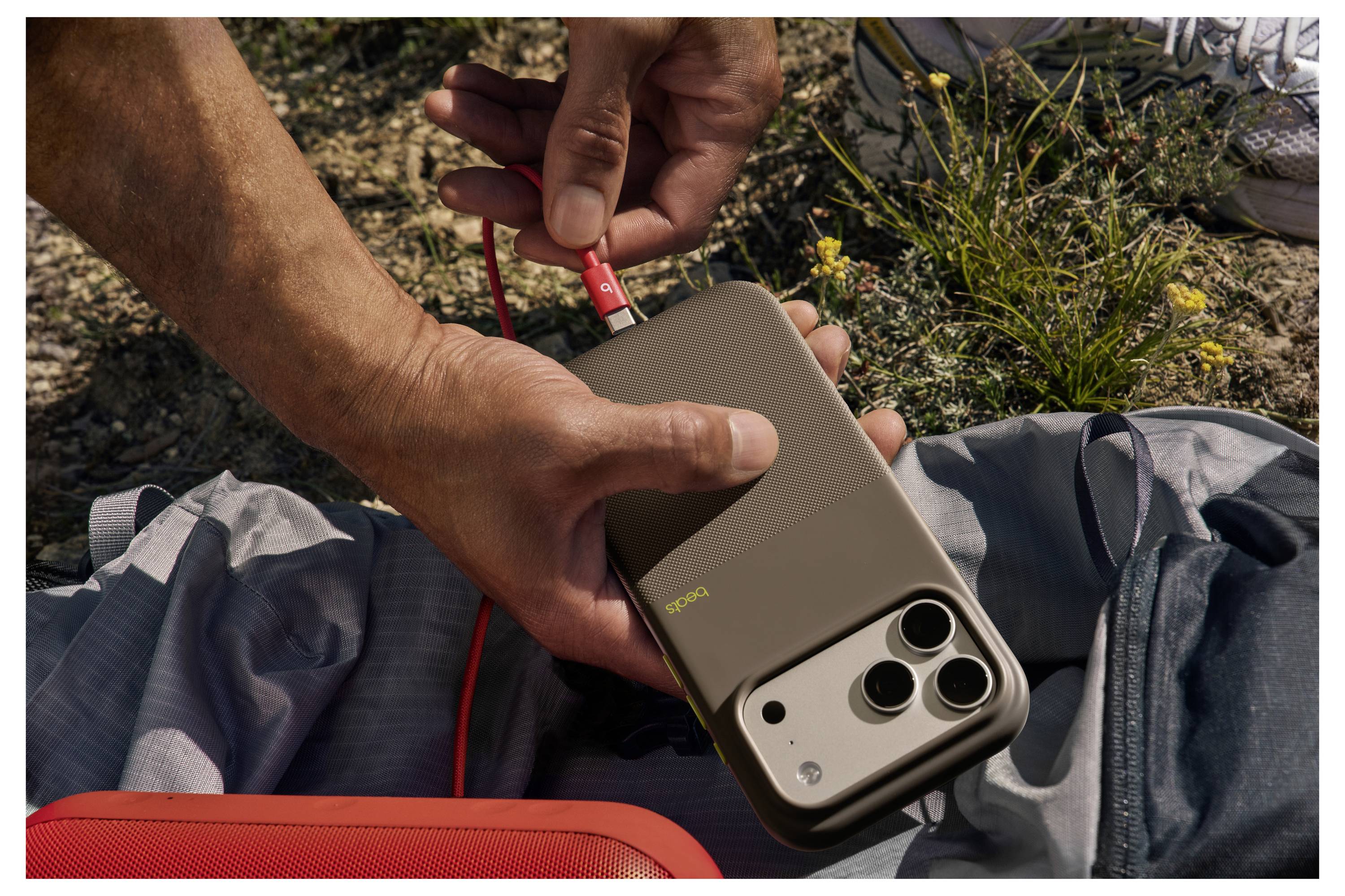 Beats Rugged Case iPhone 17 Pro Max Alpengrau MagSafe kompatibel MGJA4LL/A