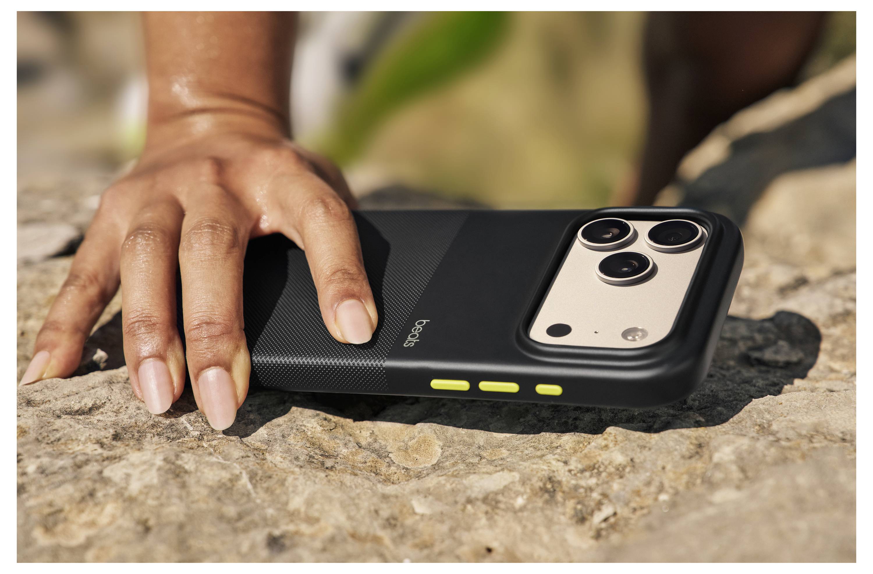 Beats Rugged Case iPhone 17 Bergnacht MagSafe kompatibel MGJX4LL/A