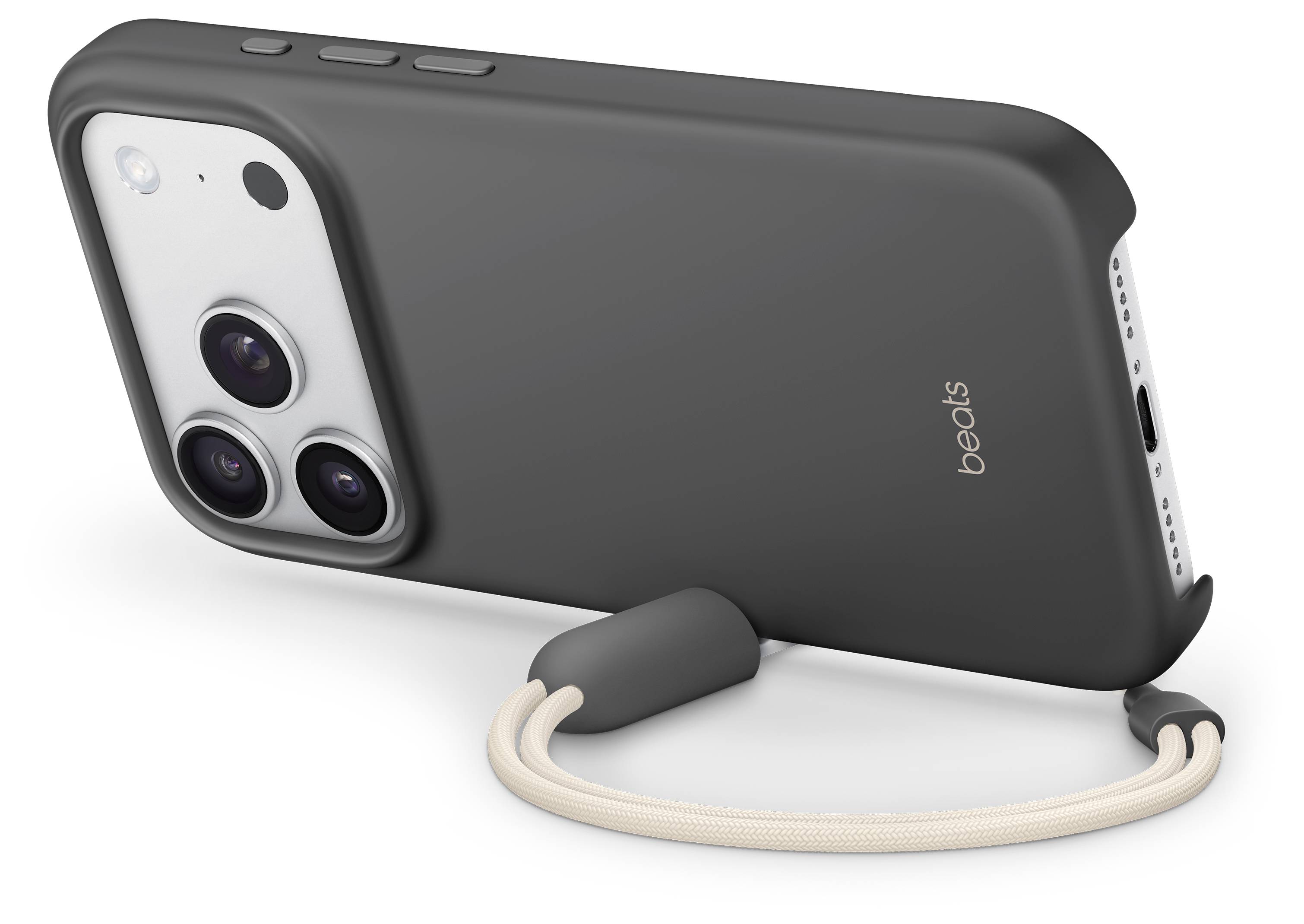 Ein Smartphone mit einer schwarzen Hülle verfügt über einen integrierten Ständer aus Faserseilen, der es ermöglicht, das Gerät aufzustellen. Die Hülle weist Aussparungen für die Kameralinsen auf.