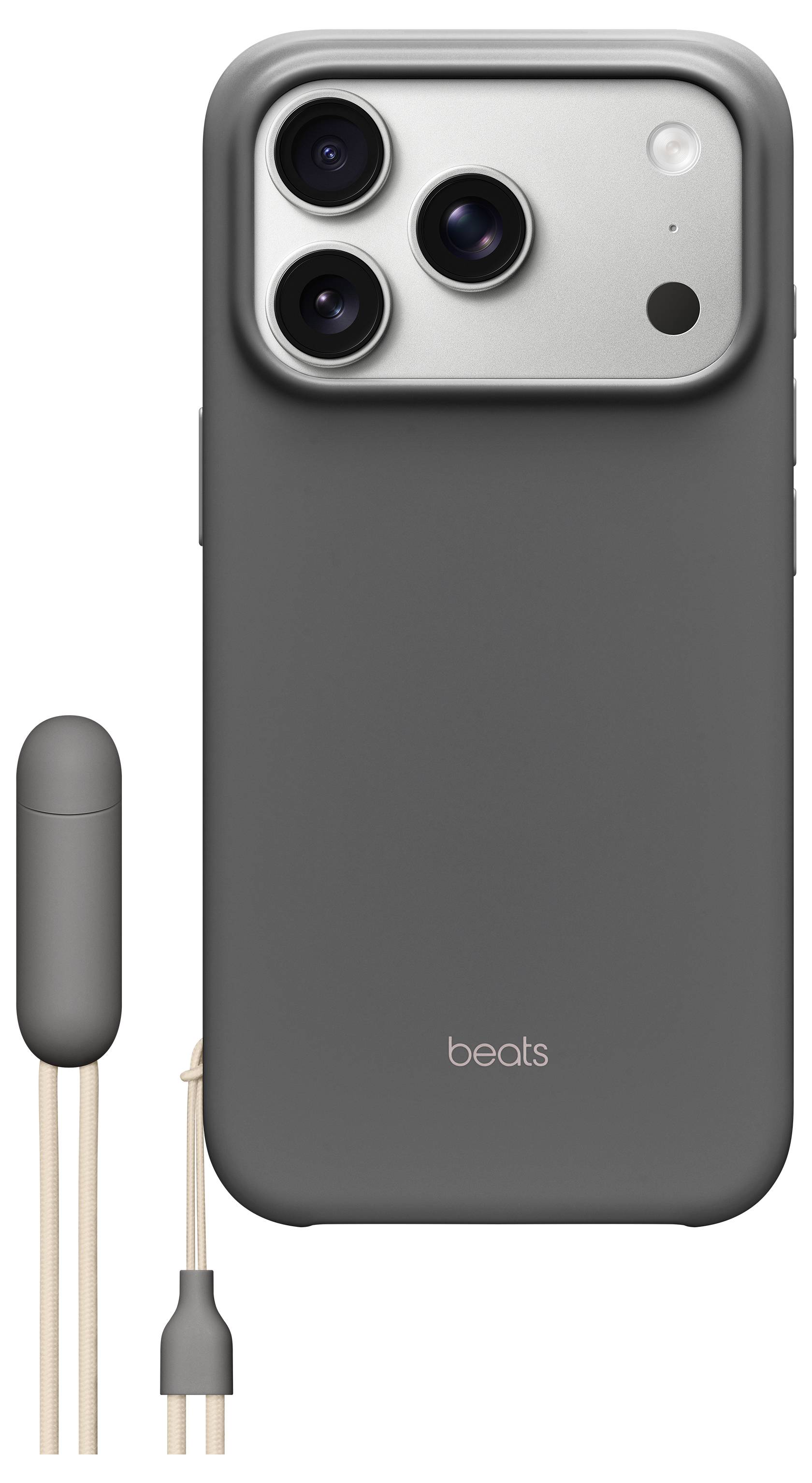 Ein Smartphone mit einer Triple-Lens-Kamera und einem grauen Schutzgehäuse. Kopfhörer in passender grauer Farbe sind neben dem Telefon platziert.