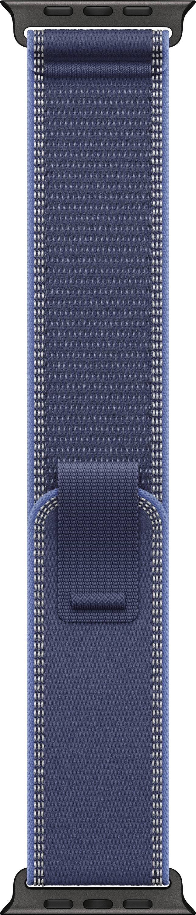 Ein blaues Nylon-Uhrenarmband mit einer schwarzen Metallschließe, versehen mit heller Ziersteppung und einem Klettverschluss, speziell entwickelt für eine Apple Watch.