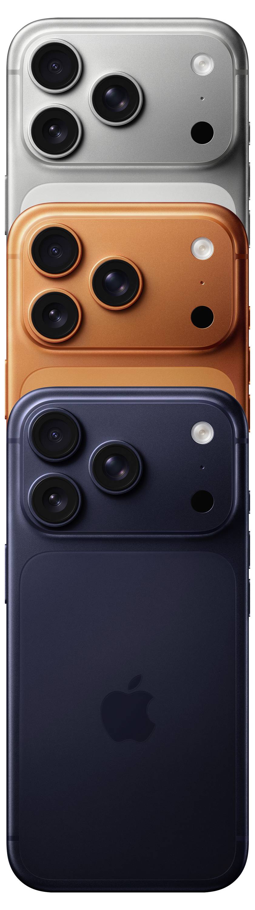 Drei Smartphones vertikal gestapelt in Silber, Orange und Dunkelblau, die jeweils dreifache Kameraobjektive auf der Rückseite zeigen.