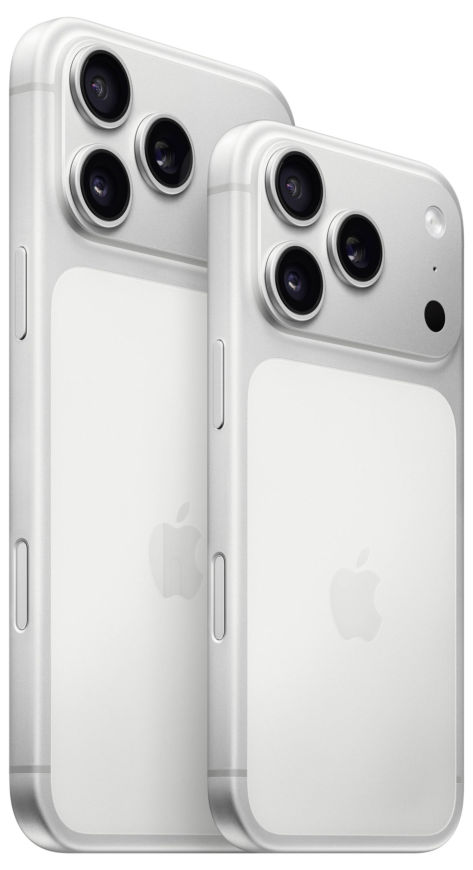 Zwei silberne Smartphones, jedes mit drei vertikal ausgerichteten Rückkameras. Beide Telefone tragen das Apple-Logo auf der Rückseite.