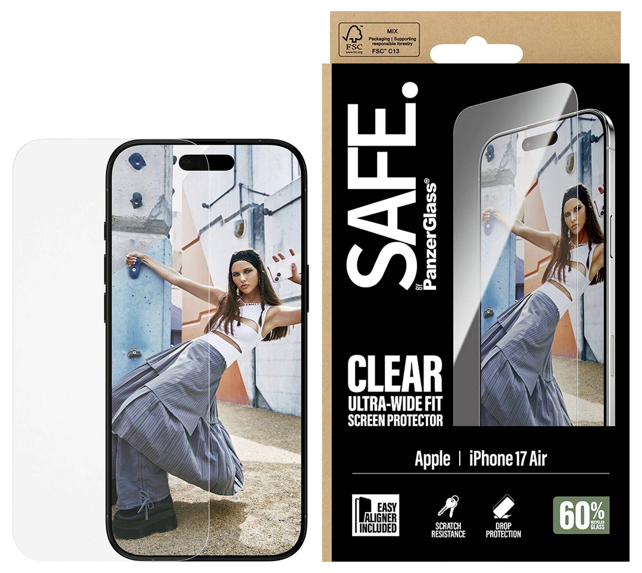 PanzerGlass Displayschutz für das iPhone 17 Air mit einem Model, das in urbaner Kleidung auf dem Bildschirm des gezeigten Telefons posiert.