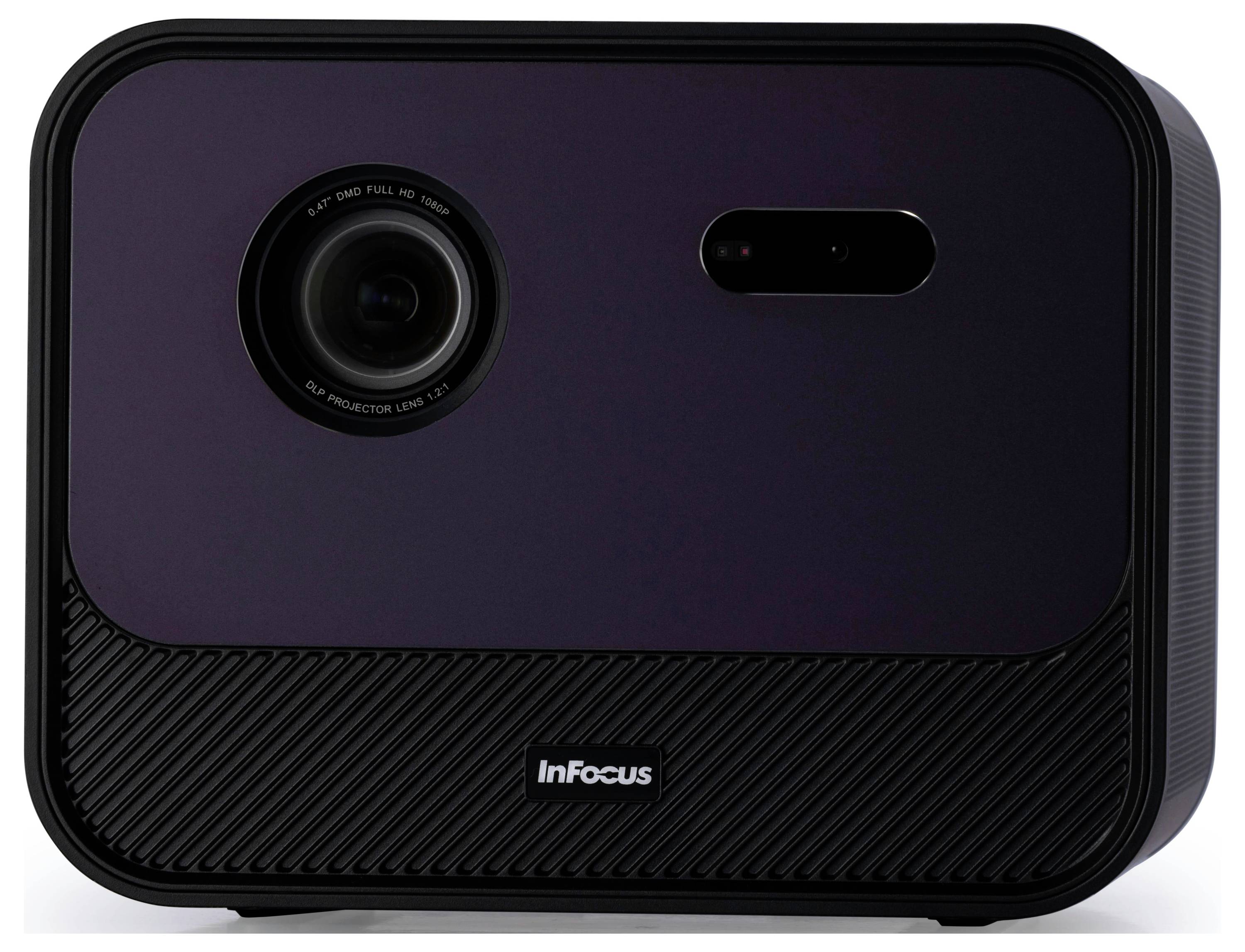 Ein schwarzer InFocus-Projektor mit Objektiv auf der linken Seite, Markenlogo in der Mitte unten, geeignet für Präsentationen oder Heimkinoeinrichtungen.