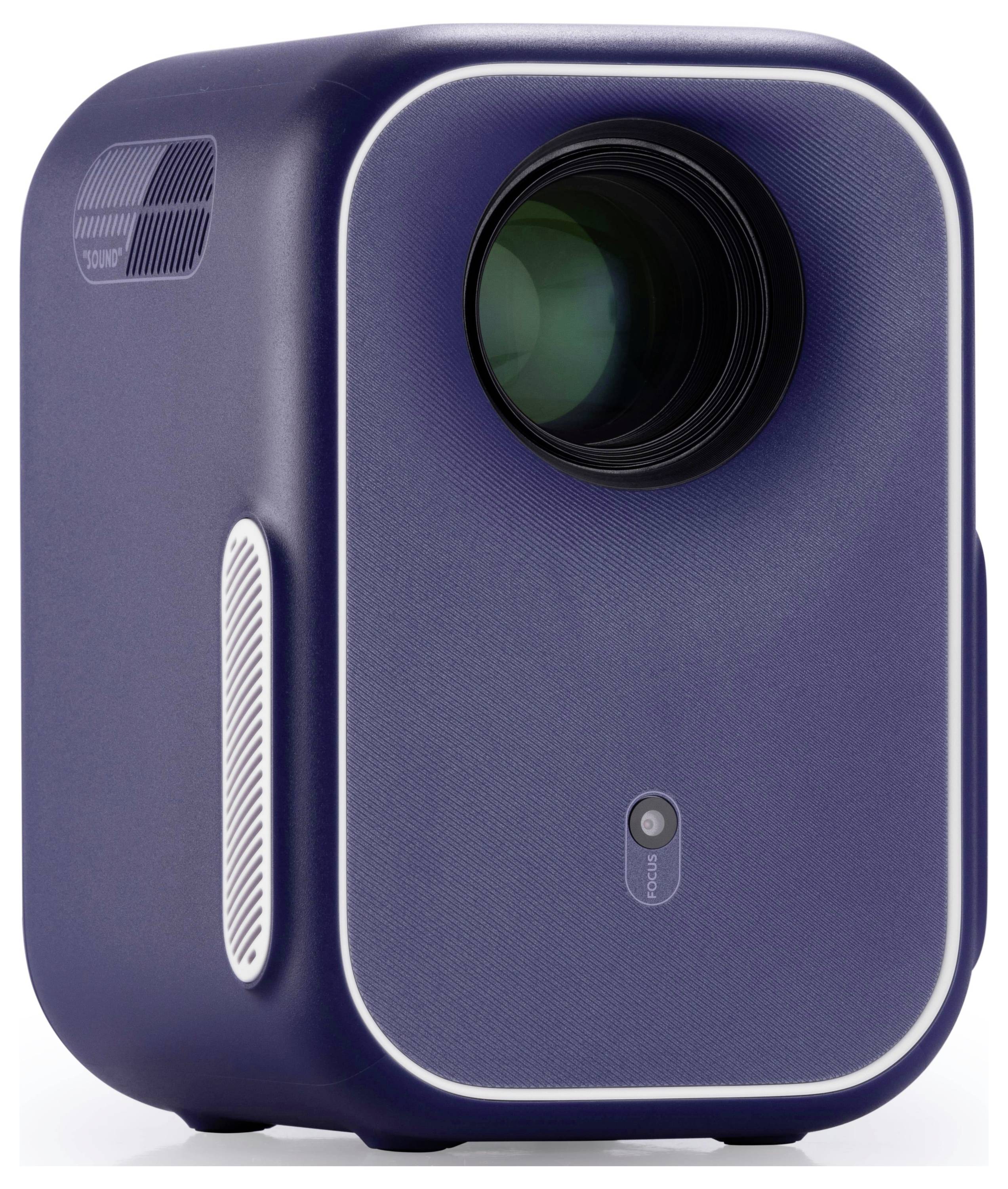 Ein schlanker, moderner dunkelblauer Projektor mit einer markanten Linse, entwickelt für Heimkinozwecke. Er verfügt über Lüftungsöffnungen zur Kühlung.