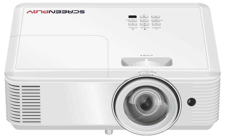 Ein weißer Projektor mit verschiedenen Bedienungstasten oben, Objektiv an der Vorderseite. Markenname 'SCREENPLAY' in roter und schwarzer Schrift.