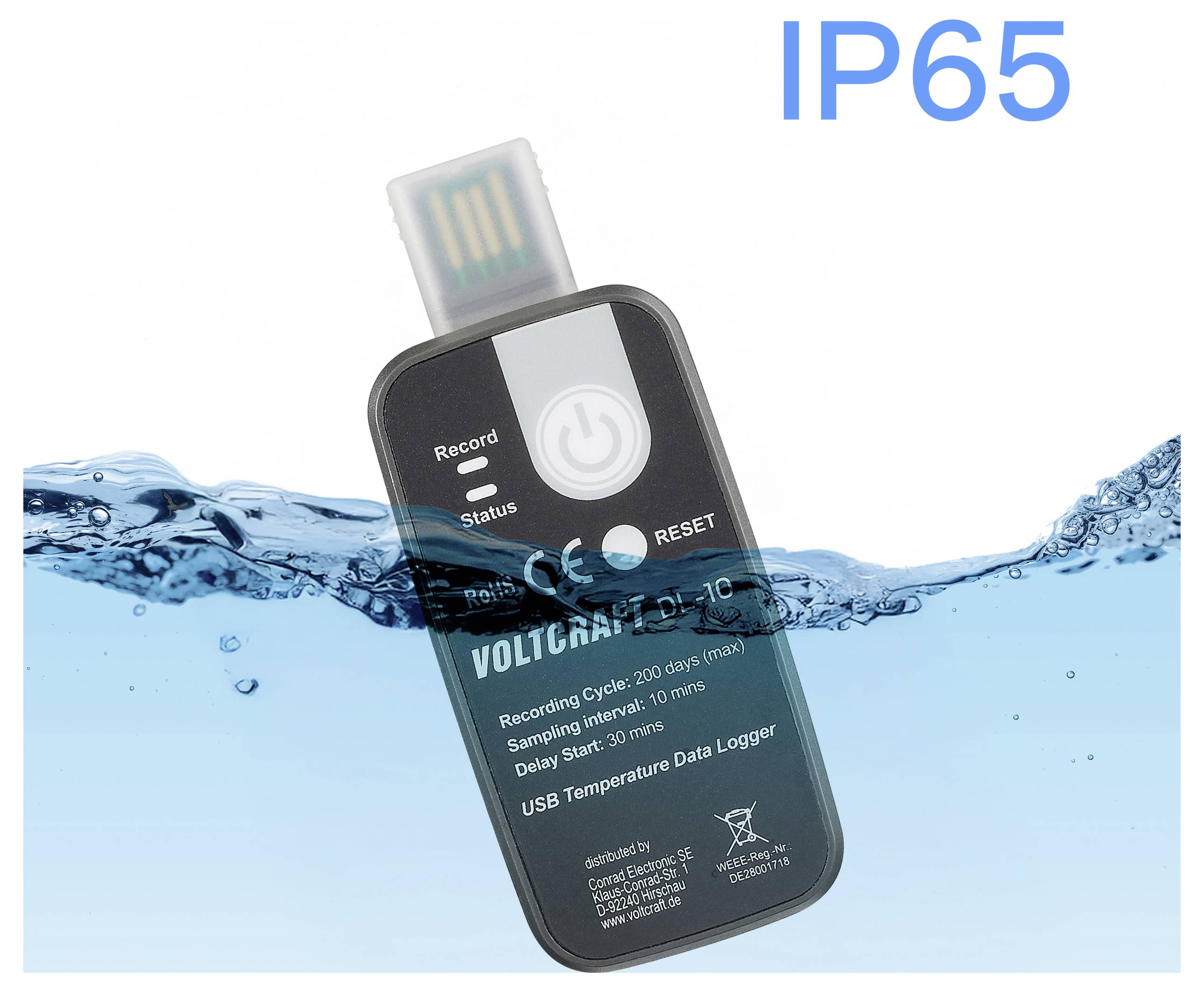 Voltcraft DL-10 USB-Temperaturdatenschreiber, teilweise ins Wasser eingetaucht, wobei seine IP65-Wasserdichtigkeit hervorgehoben wird.