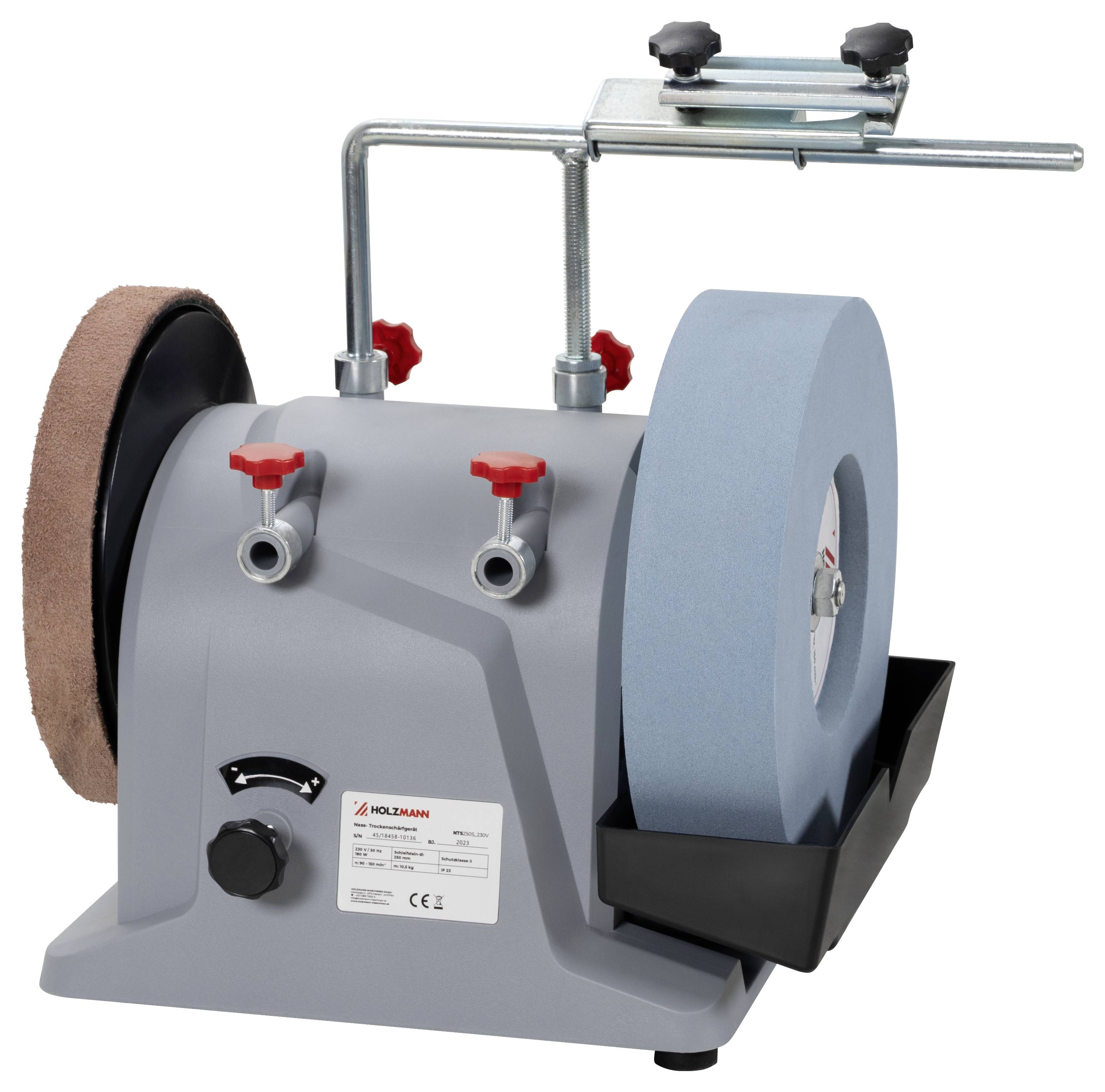 Eine graue Bankschleifmaschine mit einem blauen Schleifrad und einem braunen Abziehrad, ausgestattet mit roten Einstellknöpfen und einer Stützhalterung oben.