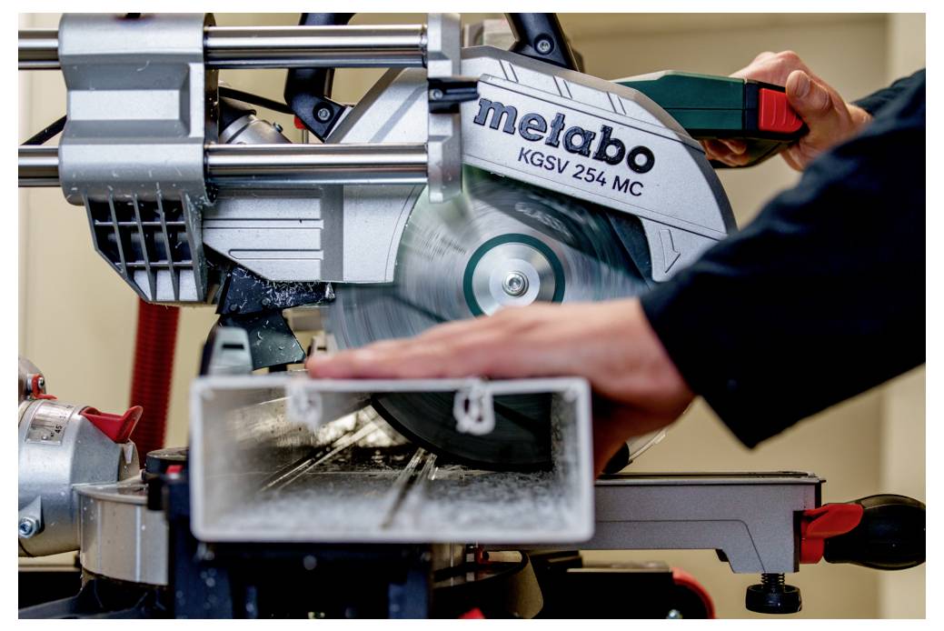 Metabo KGSV 254 MC Kappsäge 254mm 30mm 1450 W, 1800W