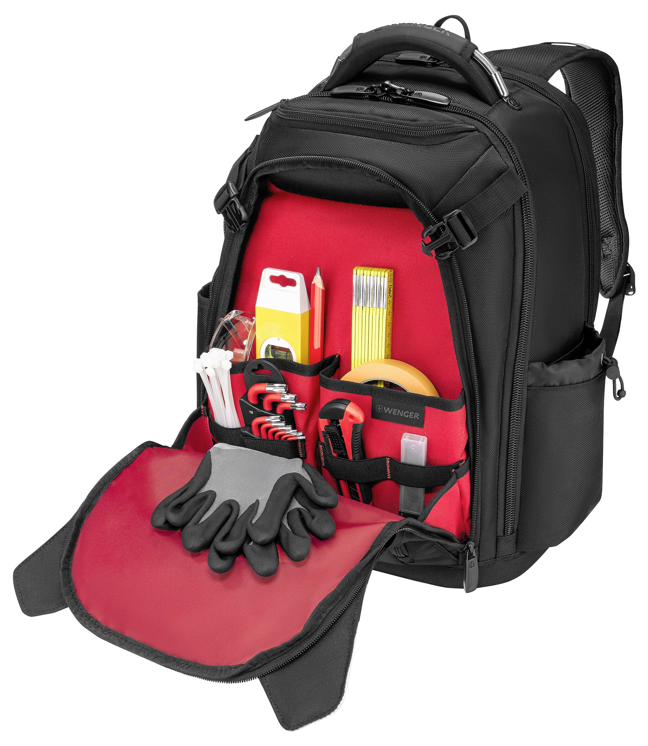 Ein schwarzer Rucksack mit einem offenen Vorderfach, in dem verschiedene Werkzeuge wie Schraubendreher, Zangen, Maßband und Handschuhe zu sehen sind.