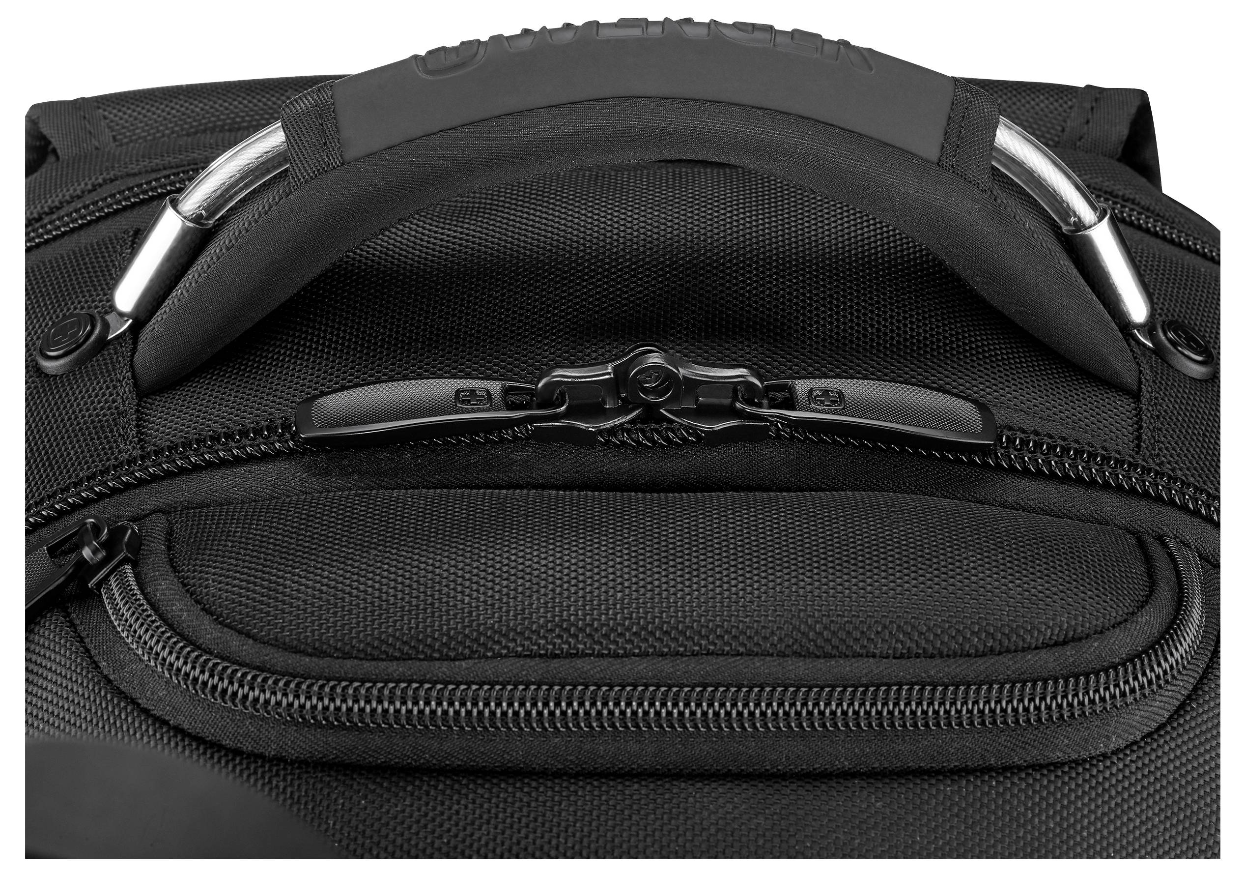 Nahaufnahme eines Reißverschlusses und Griffs an einem schwarzen Stoff-Rucksack.