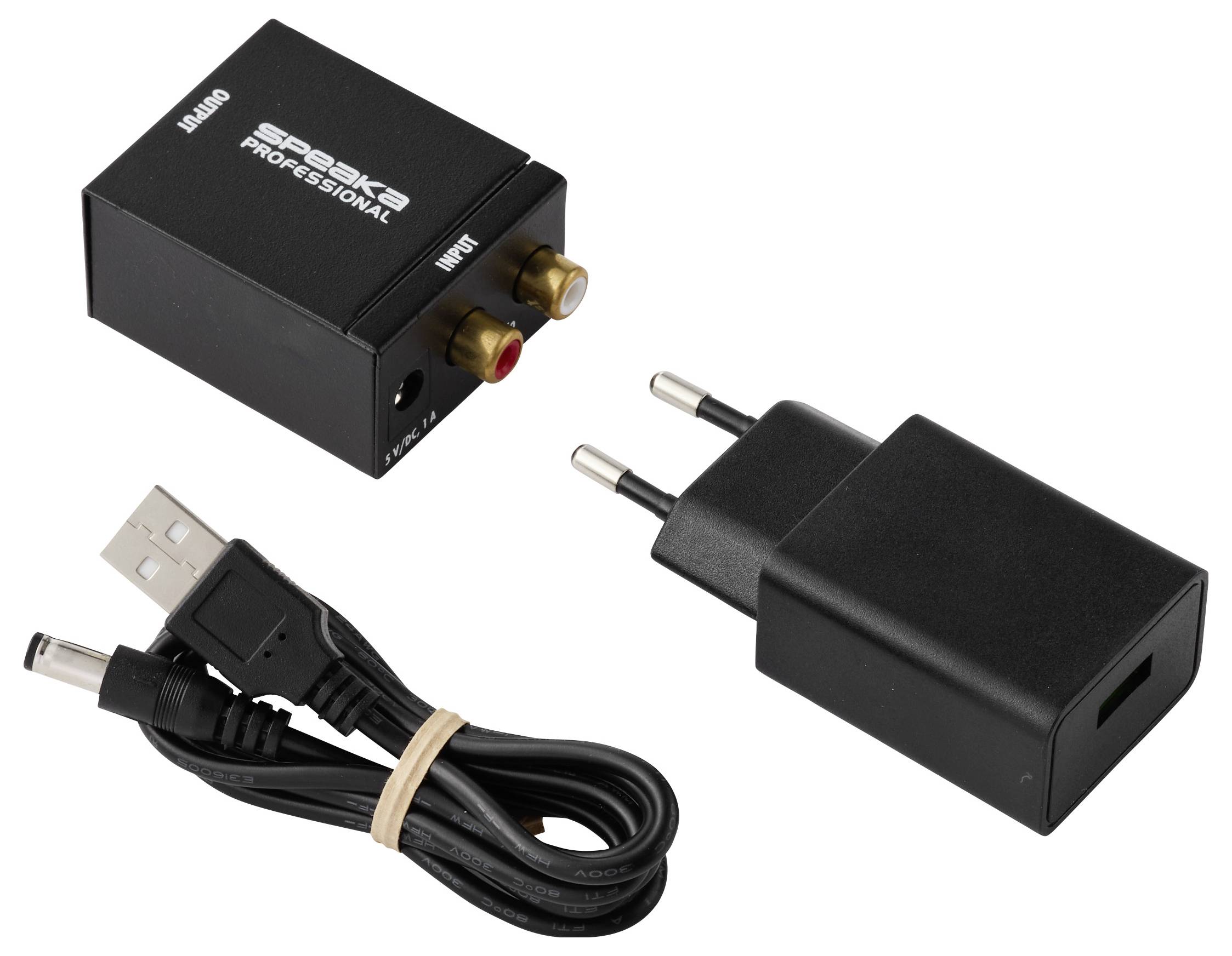 Schwarzes Audio-Adapter-Set mit RCA-Ein-/Ausgangsbox, USB-Kabel und zweipoligem Stromadapter auf weißem Hintergrund