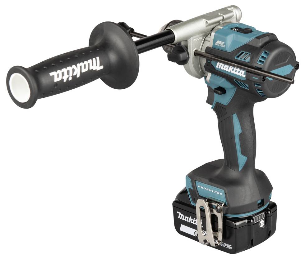 Makita-Akku-Bohrmaschine mit Seitengriff und Spannfutteradapter, isoliert auf weißem Hintergrund dargestellt.