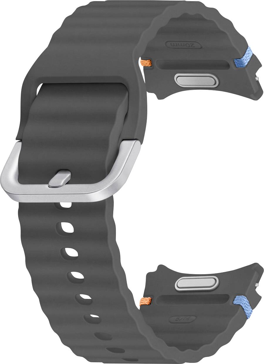 Ein schwarzes, geripptes Smartwatch-Armband mit einer silbernen Schnalle und orangefarbener sowie blauer Naht an den Seiten, entworfen für verstellbaren Tragekomfort.