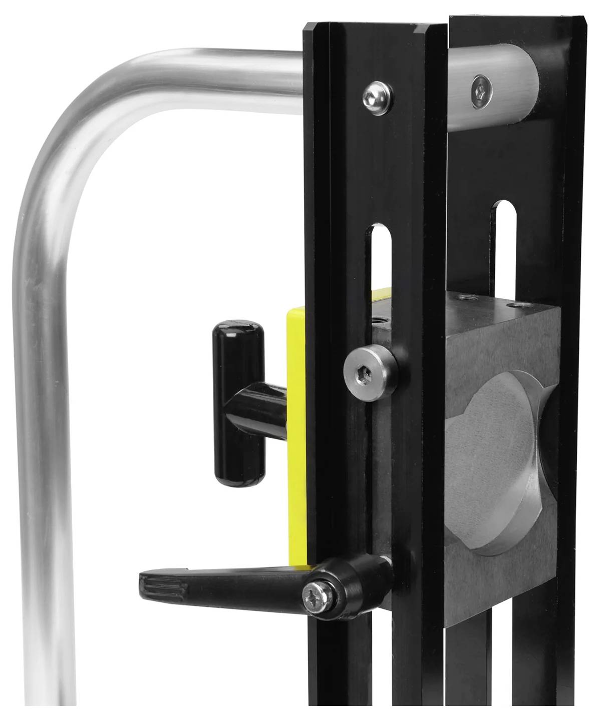 „Eine Nahaufnahme eines Hebemechanismus aus Metall und Kunststoff mit Griffen und Zahnrädern, der für industrielle Zwecke konzipiert ist.