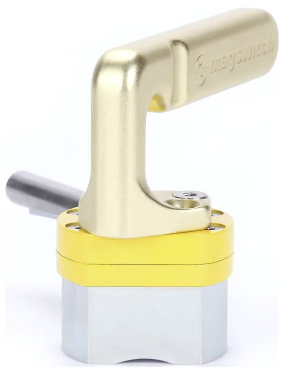 Ein gelber und silberner Magnetschalter mit goldenem Griff für industrielle Anwendungen.