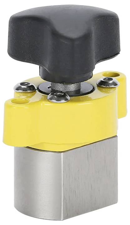 Gelber und schwarzer Spannhebel mit einer quadratischen Metallbasis, der häufig zum Sichern von Materialien bei Holz- oder Metallbearbeitungsaufgaben verwendet wird.