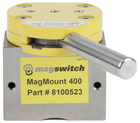 Ein metallisches gelb-silbernes magnetisches Gerät mit Griff, beschriftet mit 'Magswitch MagMount 400, Teilenummer 8100523.'