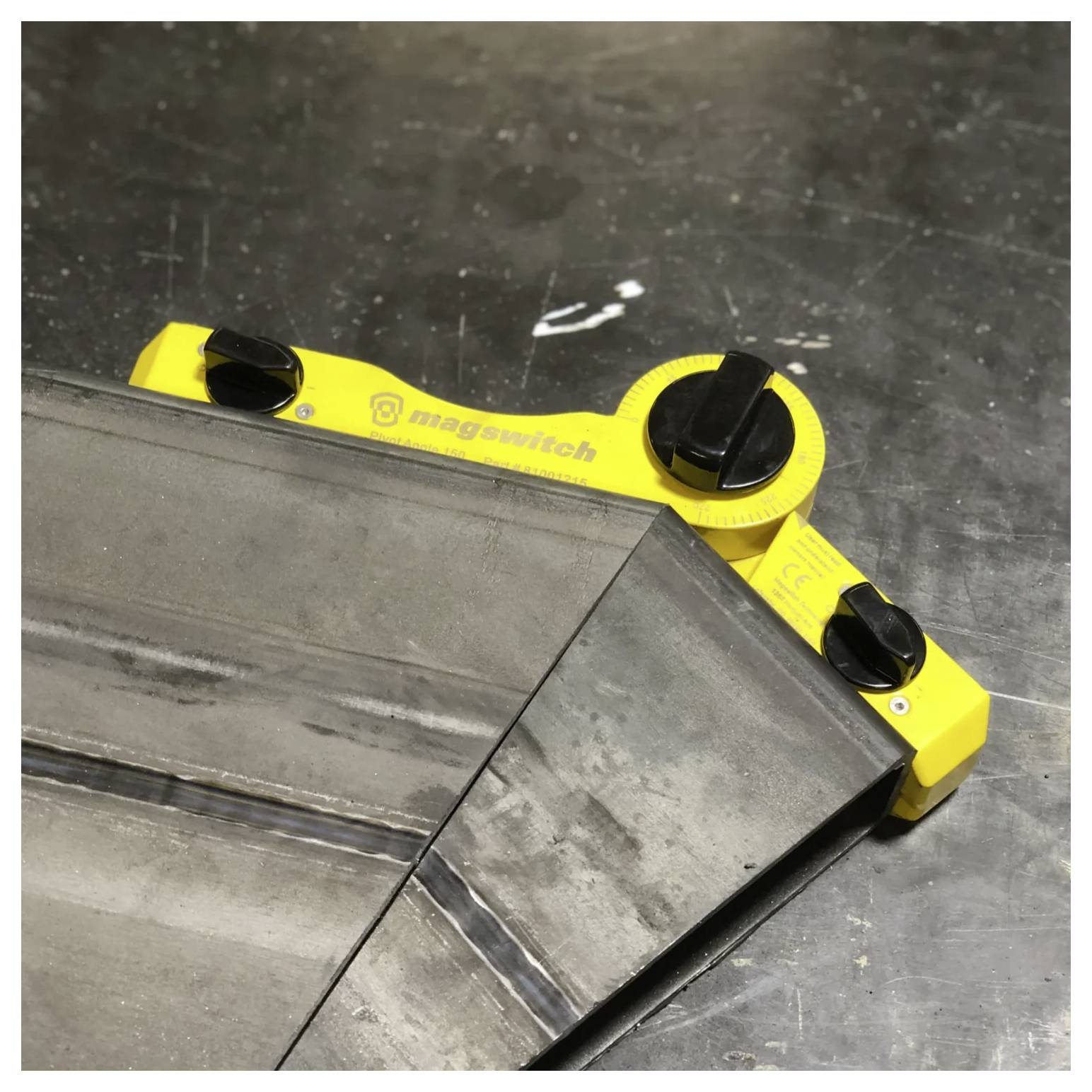 Ein gelbes Werkzeug mit der Beschriftung 