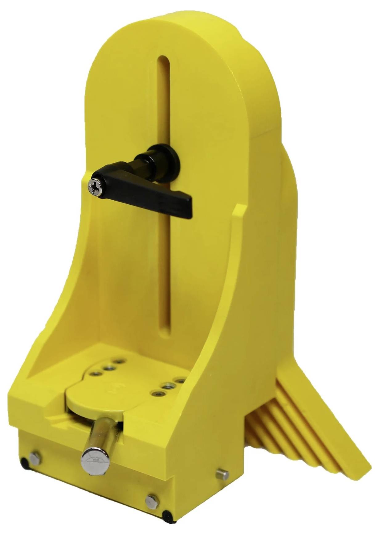 Eine gelbe 3D-gedruckte Schraubzwinge mit einstellbarem Griff und gerillter Basis, die zum vertikalen Festhalten von Objekten verwendet wird.