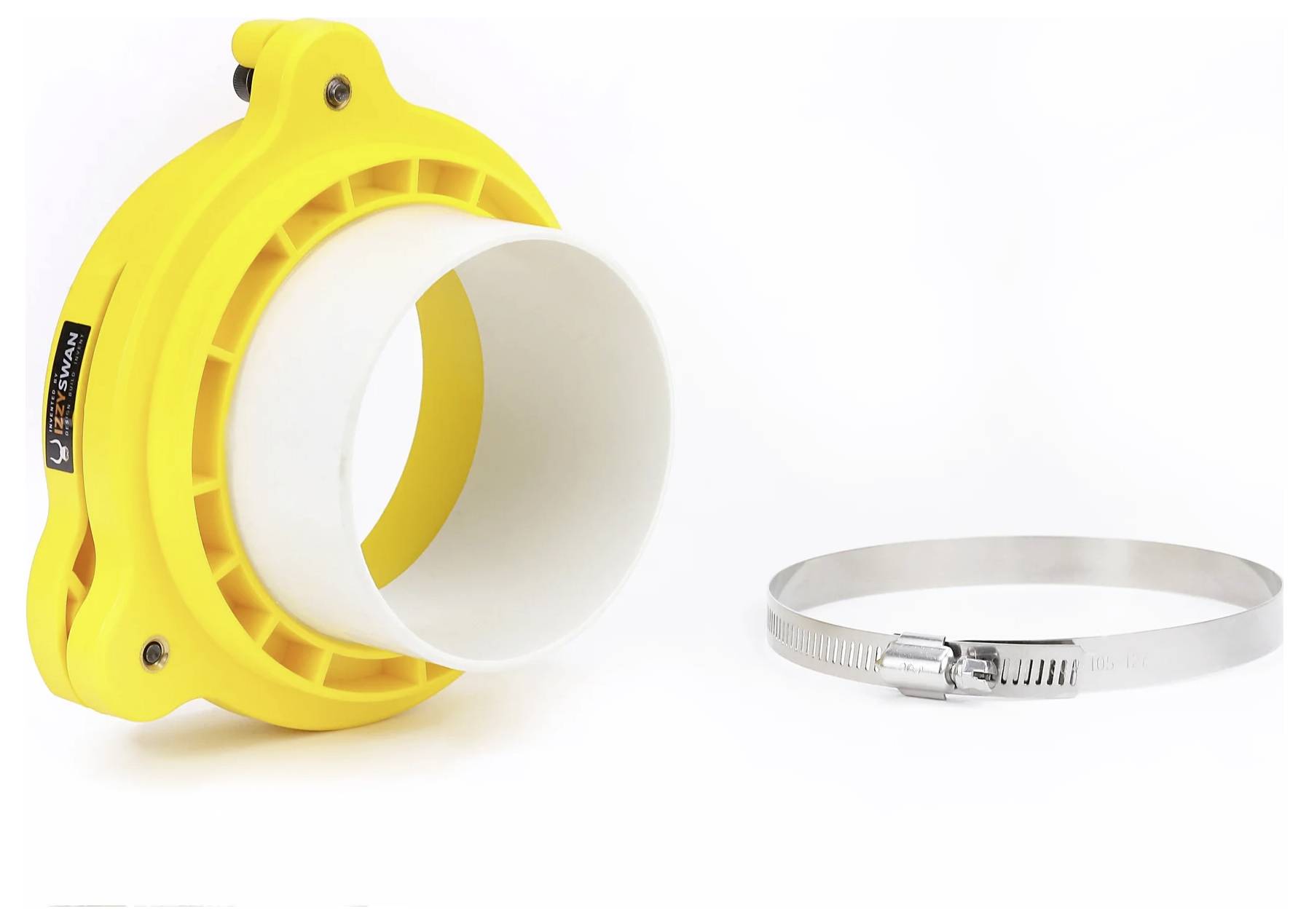 Ein gelber Kunststoff-Rundrohrverbinder mit einer angebrachten Schelle liegt neben einer Metallschlauchschelle, die zur Befestigung von Rohrleitungsverbindungen verwendet wird.