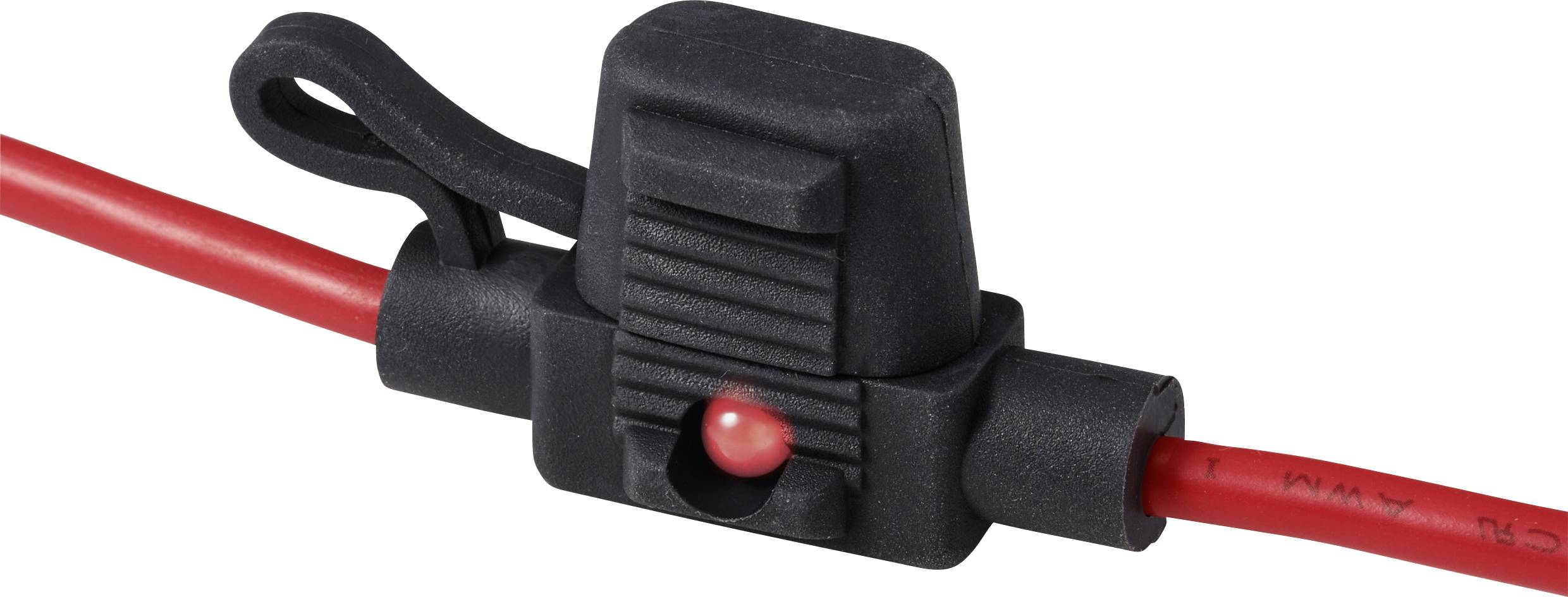 Eine Nahaufnahme eines schwarzen Sicherungshalters mit einer Kappe über der Sicherung, befestigt an einem roten Elektrokabel.