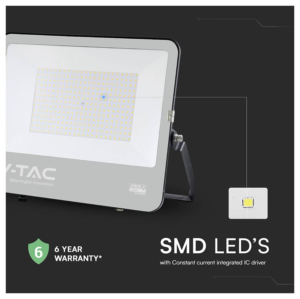 Flutlicht mit SMD-LEDs, ausgestattet mit einem integrierten IC-Treiber mit konstantem Strom und bietet eine 6-jährige Garantie, gekennzeichnet durch ein grünes Schild.