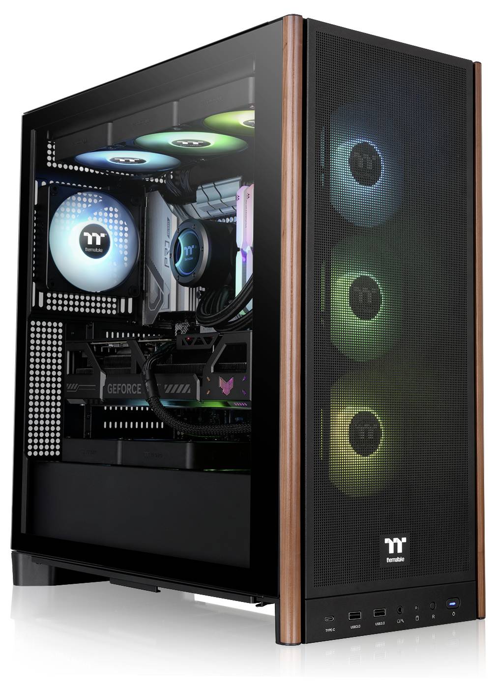 Ein Gaming-Computer-Gehäuse mit transparenter Seitenscheibe zeigt Innenkomponenten, RGB-Beleuchtung und mehrere Kühlventilatoren.