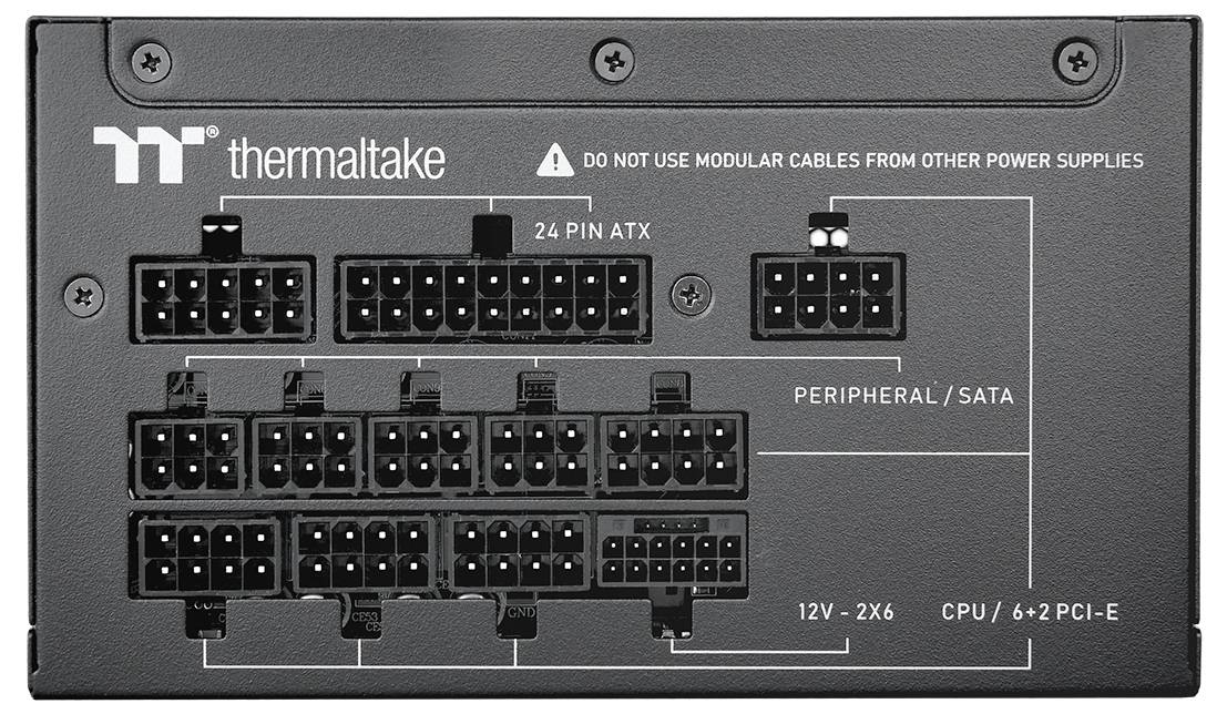 Thermaltake Netzteil mit verschiedenen modularen Kabelanschlüssen, einschließlich 24-PIN ATX, PERIPHERAL/SATA sowie CPU/PCI-E.