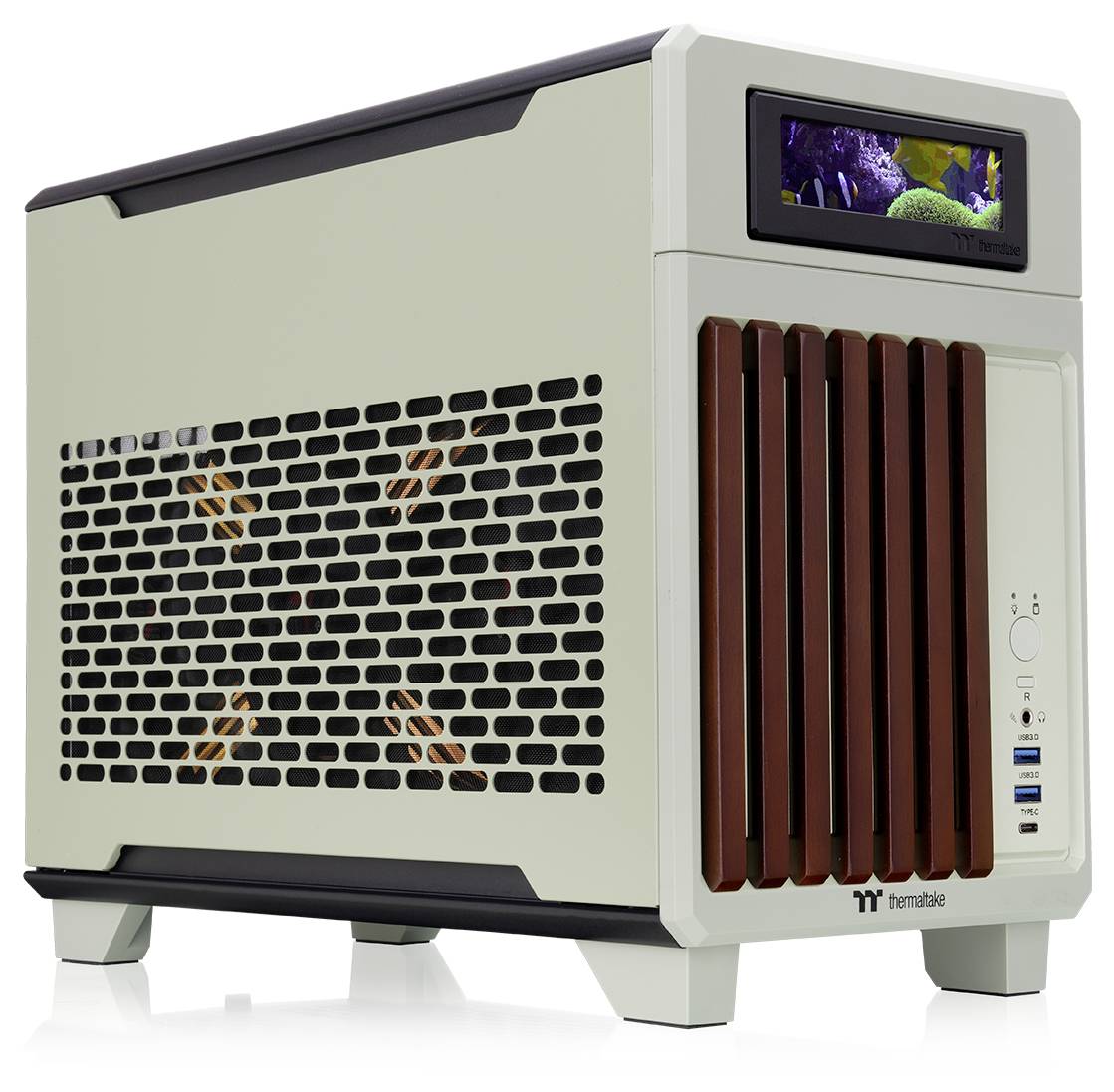 Ein weißer und brauner Gaming-Computer-Gehäuse mit seitlicher Belüftung und Anschlüssen an der Vorderseite, mit einem kleinen Display in der oberen rechten Ecke.