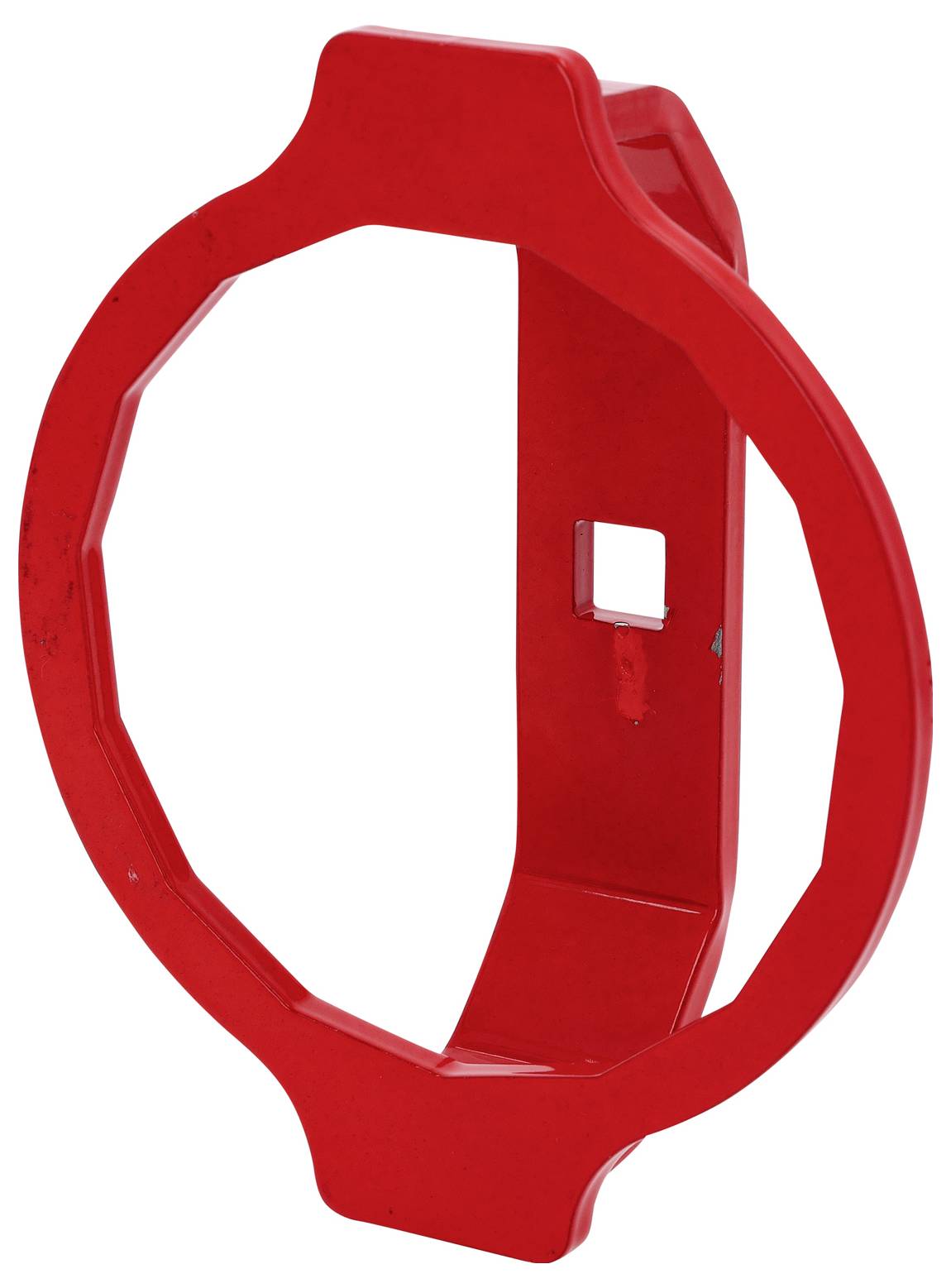 Ein roter Plastikring mit einem länglichen Rücken, der ein quadratisches Loch in der Mitte aufweist.
