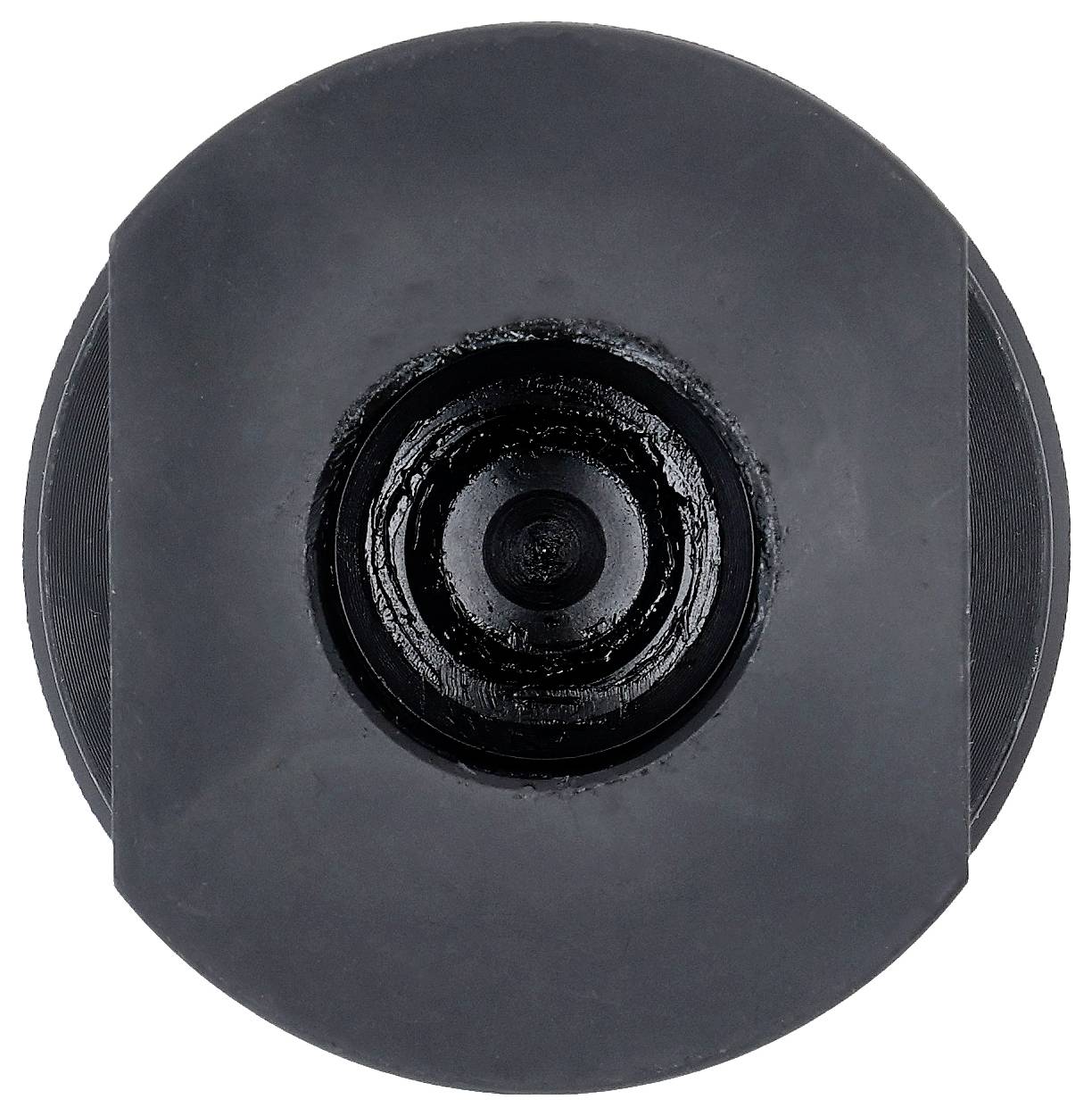 Ein schwarzes kreisförmiges Objekt mit einer zentralen erhabenen Scheibe und einem eingesenkten äußeren Ring, das einem mechanischen oder industriellen Bauteil ähnelt.