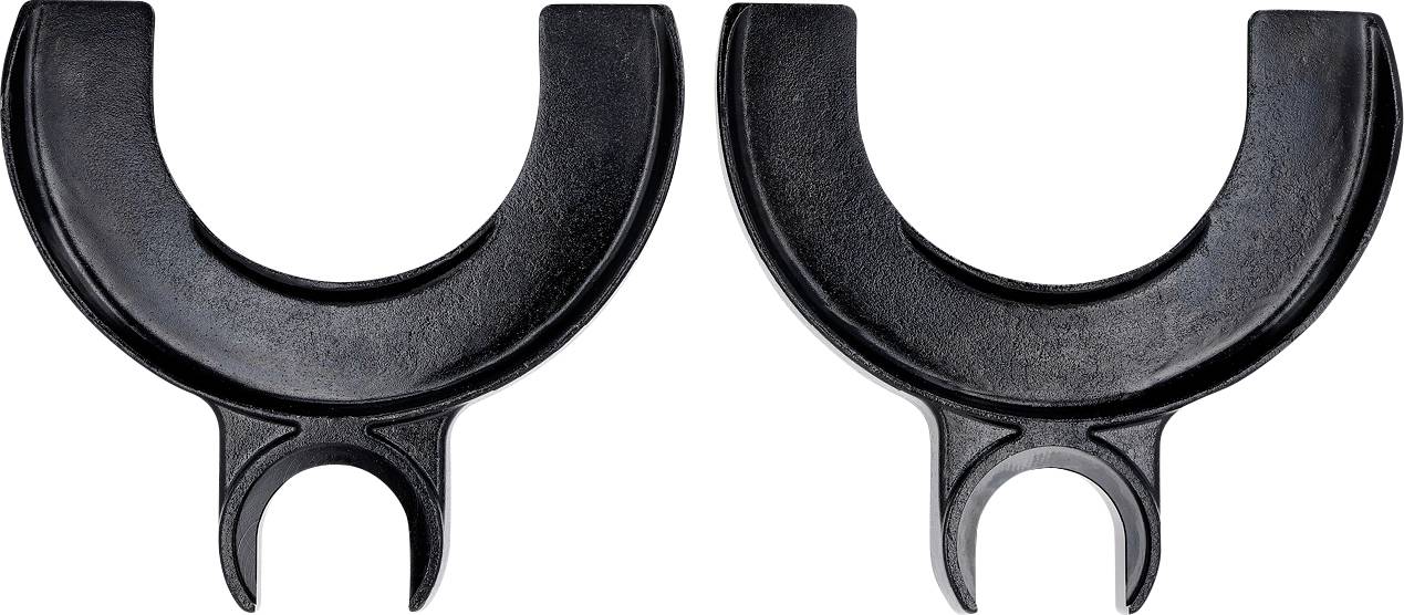 Zwei identische schwarze Plastikclips, die jeweils wie ein Hufeisen mit kreisförmigen Enden und einer Kerbe am unteren Ende geformt sind, wahrscheinlich zum Befestigen von Kabeln verwendet.