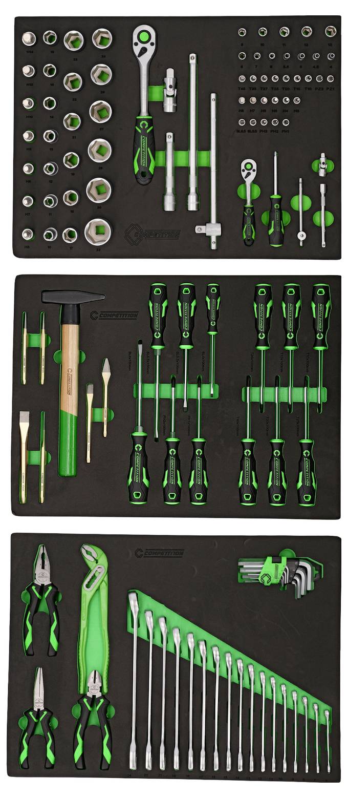 Ein Satz verschiedener Handwerkzeuge, die in einem Schaumstoffeinsatz organisiert sind, einschließlich Schraubschlüssel, Schraubendreher, Zangen und Steckschlüssel, hauptsächlich in Grün und Silber.
