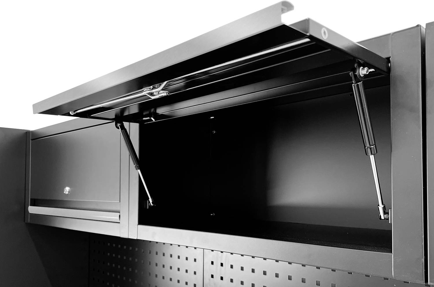Ein schwarzer Aufbewahrungsschrank mit einer offenen Klapptür, die einen hydraulischen Stützmechanismus im Inneren zeigt und reichlich Stauraum offenbart.