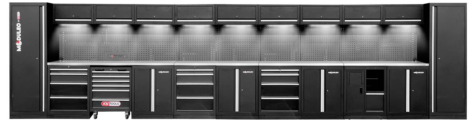 Eine große Werkzeugaufbewahrungseinheit mit mehreren Schränken, Schubladen und Überkopffächern. Sie verfügt über einen schwarzen Metallic-Lack und integrierte Beleuchtung.