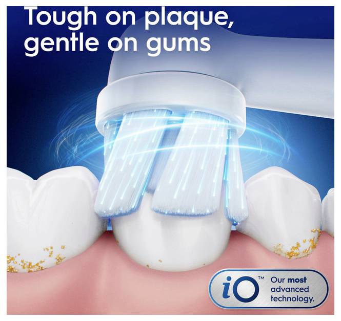 Nahaufnahme einer elektrischen Zahnbürste mit leuchtenden Borsten, die Zähne von Zahnbelag reinigt. Text lautet: Hart gegen Zahnbelag, sanft zu den Zahnfleisch.