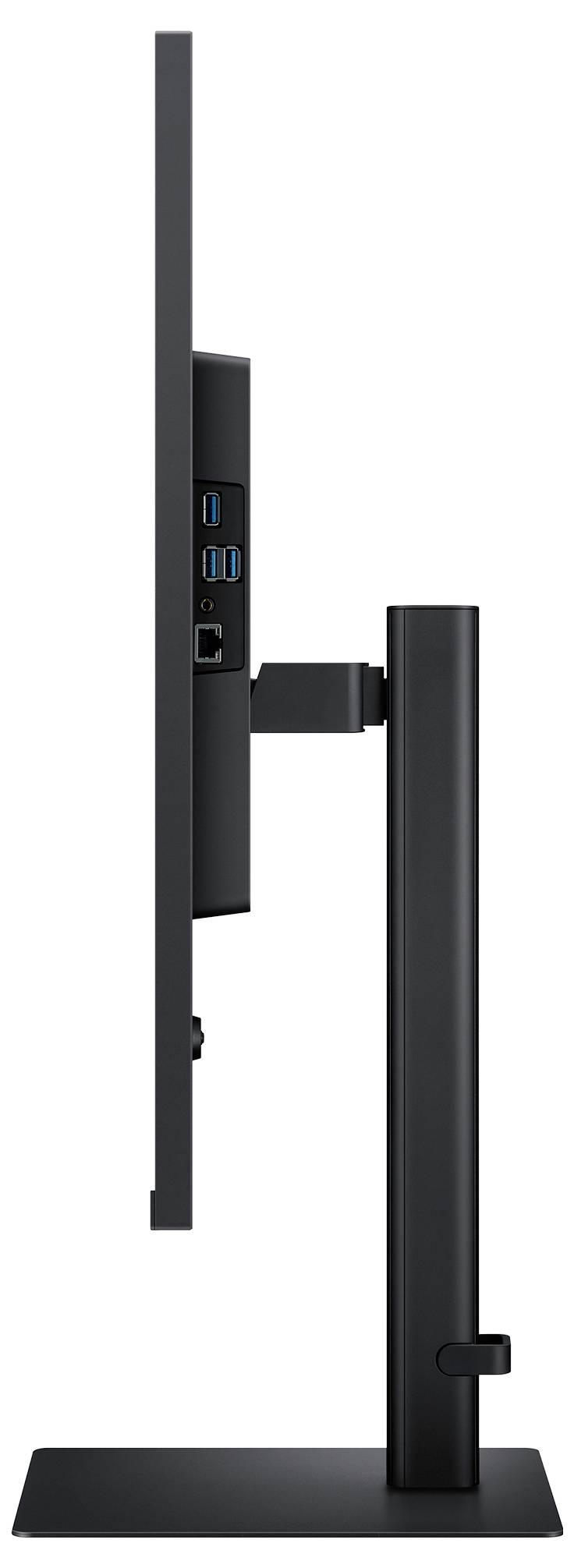 Seitenansicht eines dünnen schwarzen Monitors auf einem Ständer, der drei USB-Anschlüsse und einen Ethernet-Anschluss auf der Rückseite des Bildschirms zeigt.