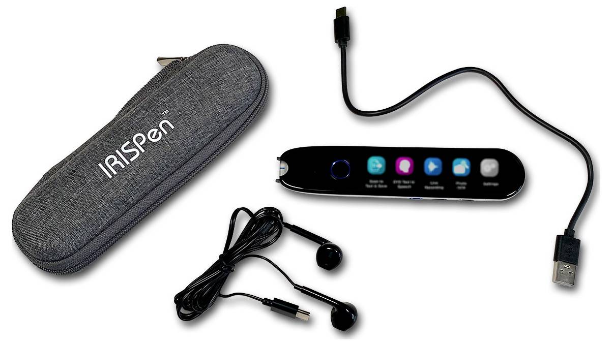 'IRISPen' Scanner mit weichem Etui, USB-Ladekabel und Kopfhörern, mit Icons für Textscan- und Übersetzungsfunktionen.