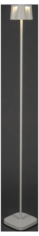 Eine elegante, moderne Stehlampe mit einem hohen, schlanken weißen Gestänge und einem quadratischen Sockel, die durch einen minimalistischen Lampenschirm ein weiches, warmes Licht ausstrahlt.