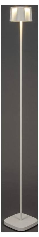 Eine hohe, moderne Stehlampe mit einem schlanken weißen Ständer und einer quadratischen Basis, die ein weiches, warmes Licht aus ihrem quadratischen Lampenschirm abstrahlt.