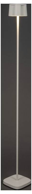 Hohe, moderne Stehlampe mit einem schlanken weißen Schaft und einem quadratischen Sockel, die warmes Licht aus einem kleinen Lampenschirm an der Spitze abstrahlt.