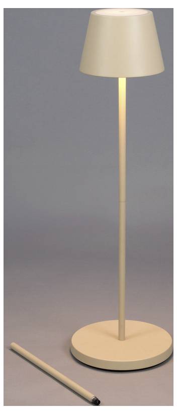 Eine beige Stehlampe mit einem zylindrischen Fuß und Lampenschirm steht auf einer grauen Oberfläche, begleitet von einer abgetrennten Stange auf dem Boden.