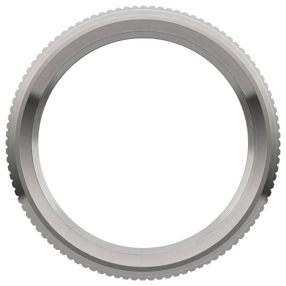 Ein metallischer Ring mit einer strukturierten Außenkante und glatter Innenfläche, der einem Zahnrad oder einem dekorativen Rundrahmen ähnelt.