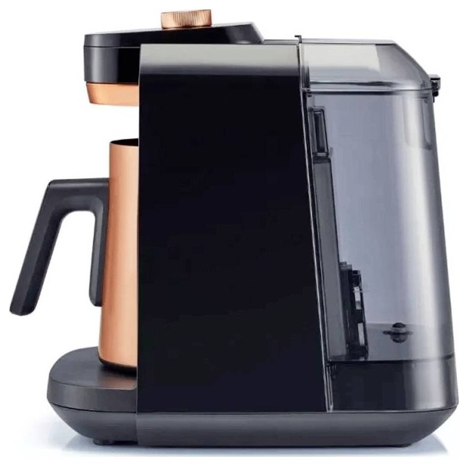 Seitenansicht einer eleganten schwarzen und kupferfarbenen Kaffeemaschine mit modernem Design, mit einem Griff auf der linken Seite und einem Wasserbehälter auf der rechten Seite.