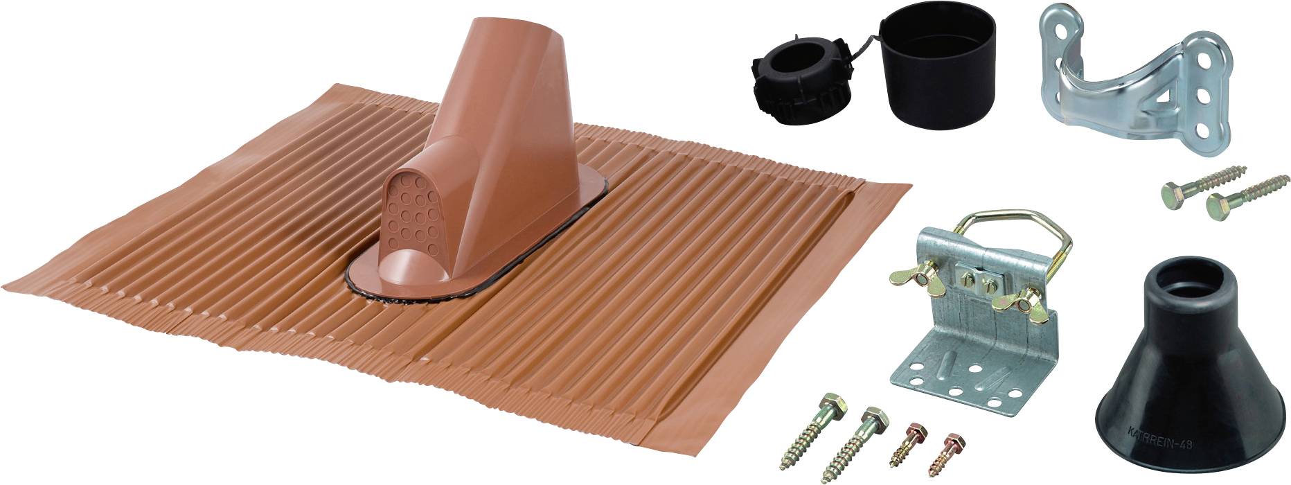 Dachdeckerausrüstung mit einem Terrakotta-Flashing-Stück, Rohrstützen, Halterungen und Schrauben, die wahrscheinlich zum Abdichten von Dachdurchdringungen verwendet werden.
