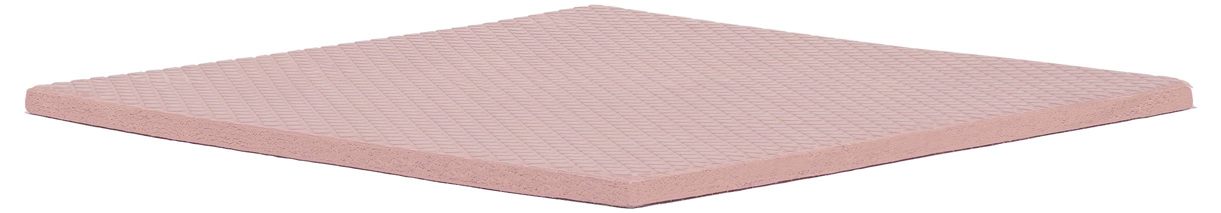 Eine weiche, rosa Matte mit Textur, von einem leicht schrägen Winkel aus betrachtet, um ihre Dicke und Oberflächenstruktur zu zeigen.