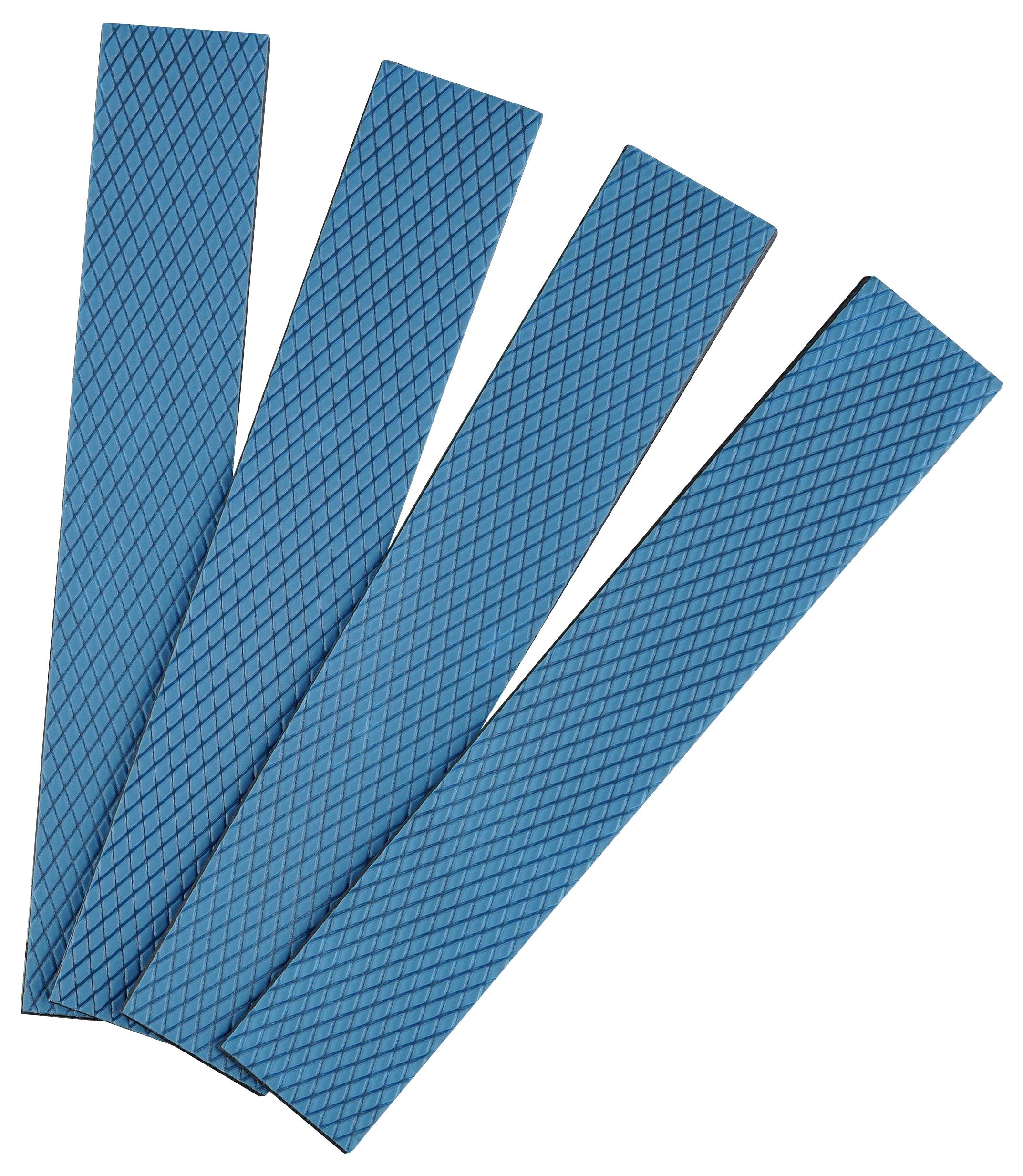 Vier blaue strukturierte rechteckige Tafeln, die in einem aufgefächerten Muster angeordnet sind.