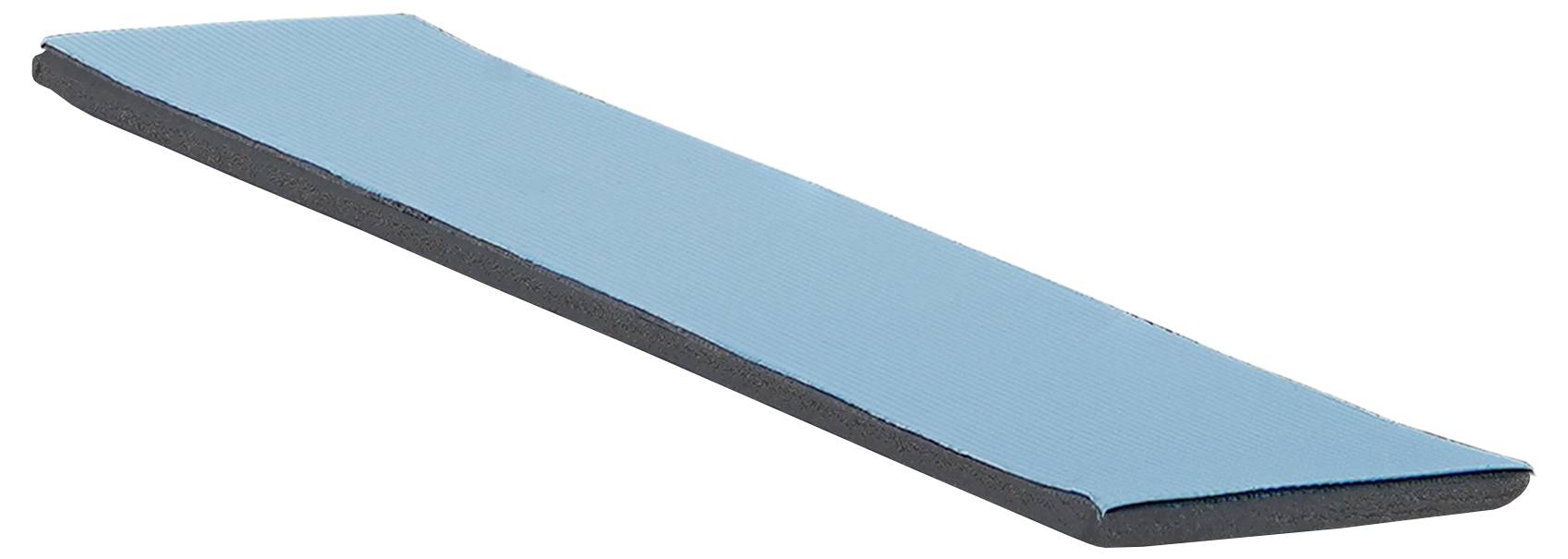 Eine blaue und schwarze Yogamatte, die in einem Winkel gezeigt wird und ihre Dicke und glatte Textur hervorhebt.